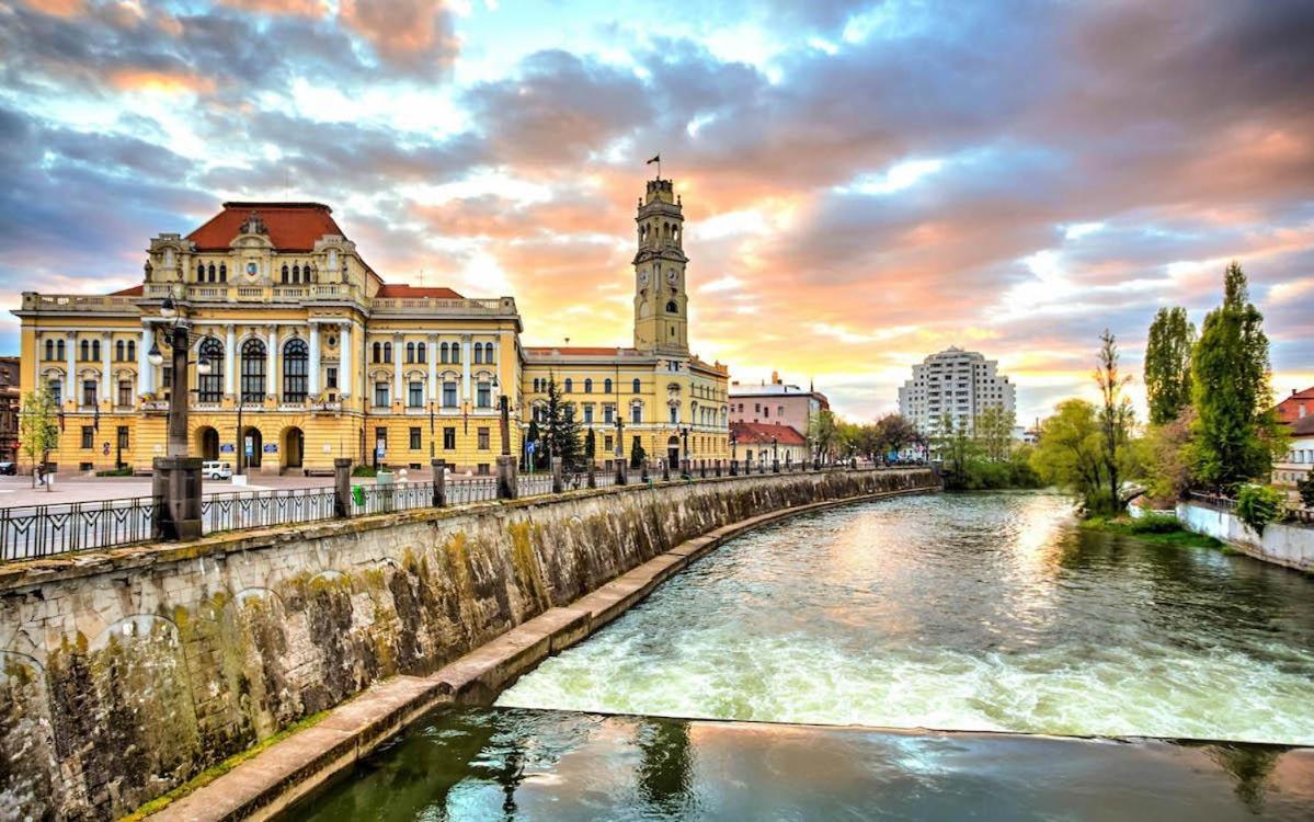 Private Apartment In The City Centre. Oradea Ngoại thất bức ảnh